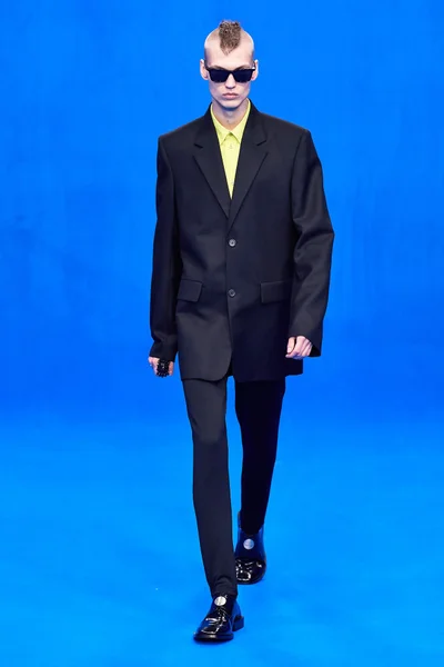 Look 74